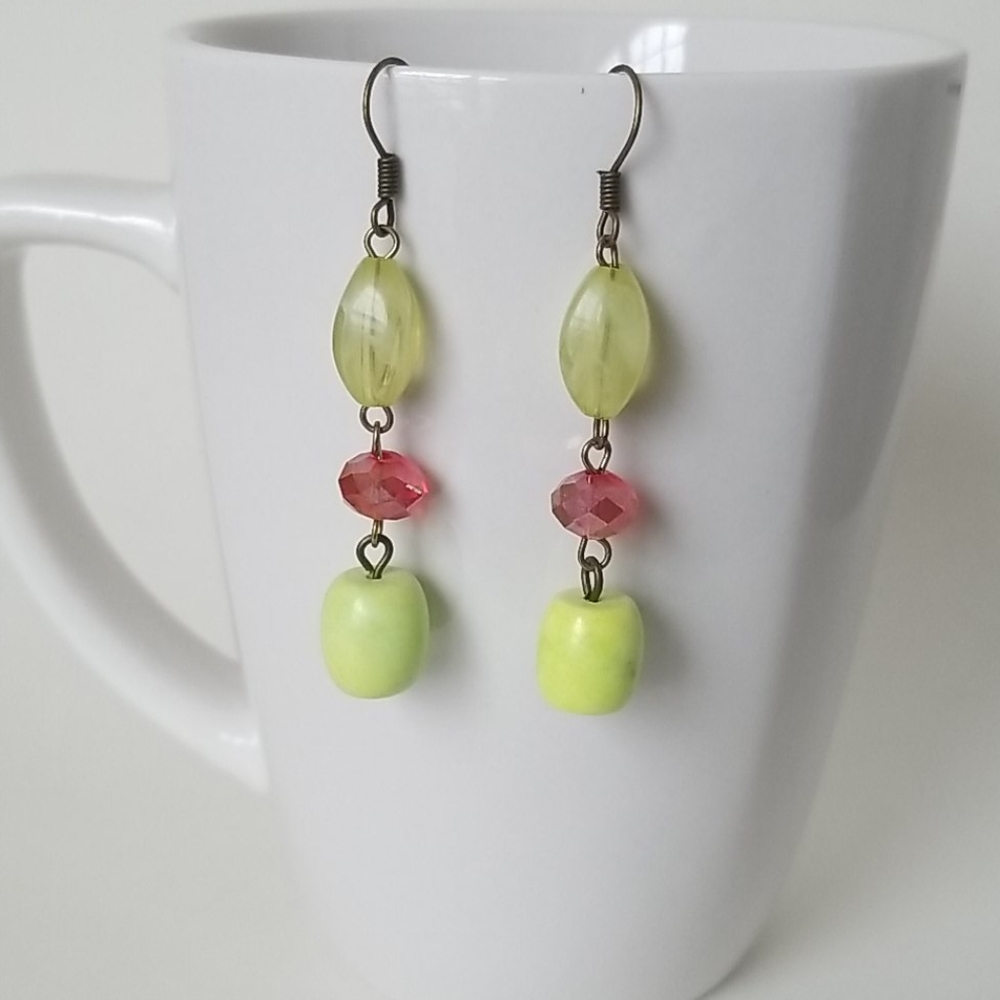 🎀3/$20 Handmade pair of earrings